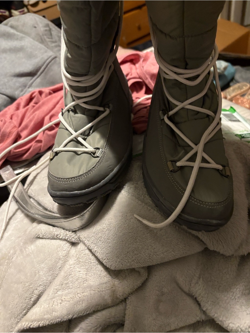 Khombu Women's Winter Lace-Up Boots in Olive